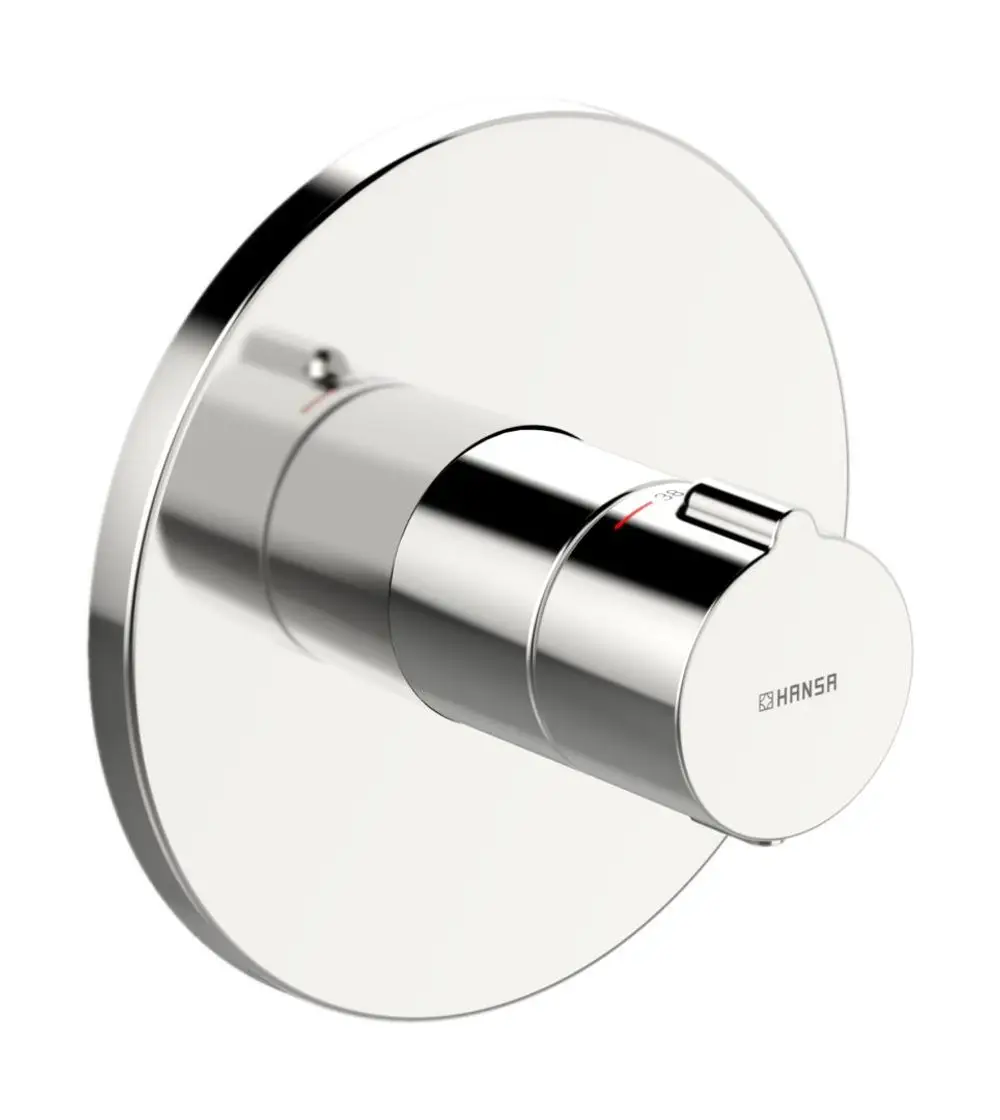 Runde Chrom-Rosette mit einem Drehregler für die Wassersteuerung, angebracht an der Wand, empfohlen für Brausebatterien der Marke HANSA.